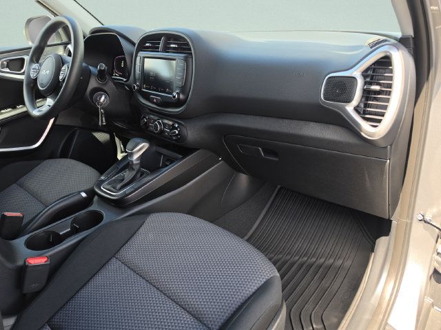 Used 2025 Kia Soul LX FWD image 21