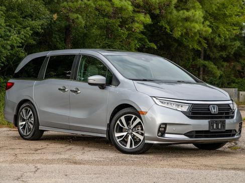 Used 2021 Honda Odyssey Touring image 3