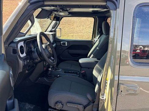 New 2026 Jeep Gladiator Sport AWD/4WD image 15