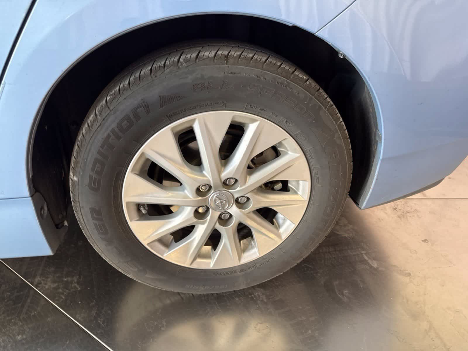 Used 2015 Toyota Prius Prime Plug-In Hybrid FWD image 11