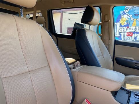 Used 2019 Kia Sedona EX image 16