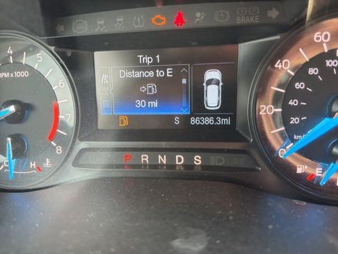 Used 2018 Ford Explorer XLT image 47