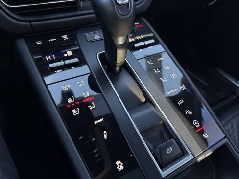 Used 2022 Porsche Macan S w/ Premium Package Plus image 20