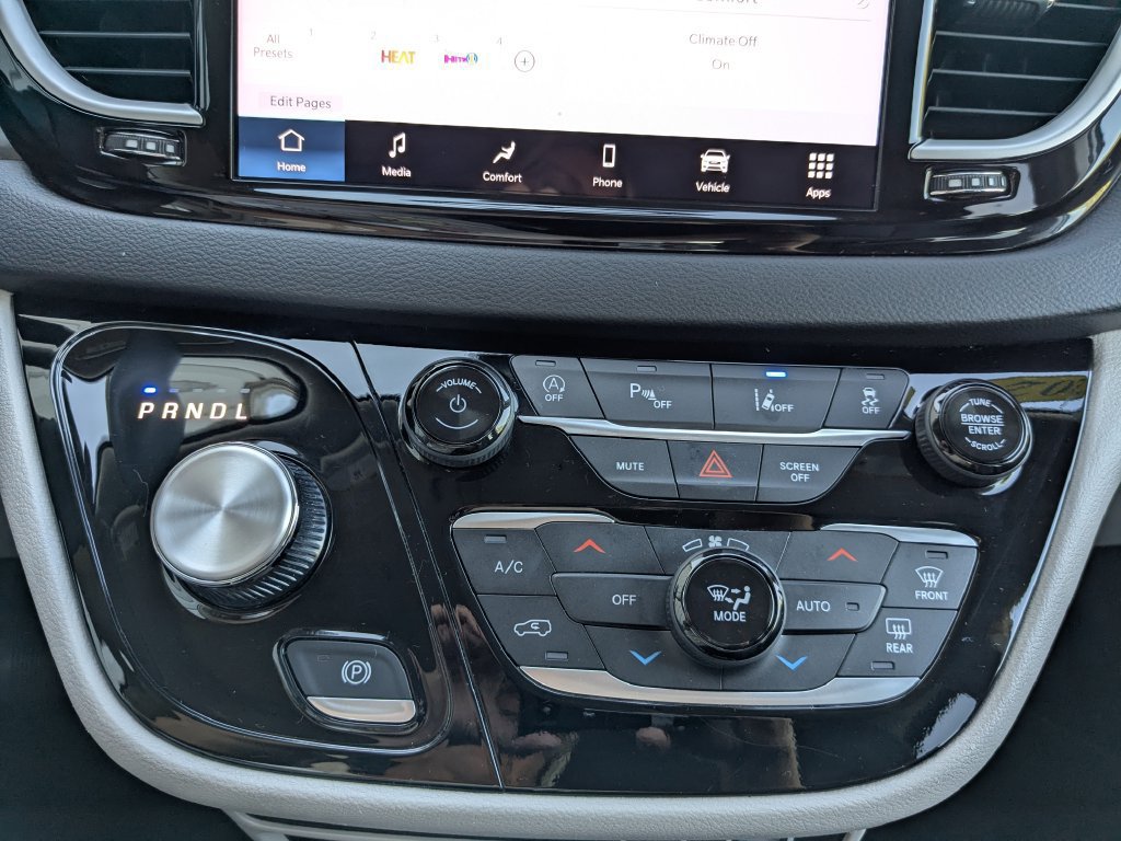 Used 2024 Chrysler Pacifica Touring-L FWD image 21