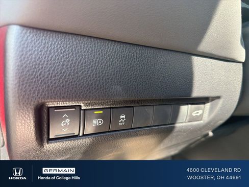 Used 2024 Toyota Venza XLE image 16