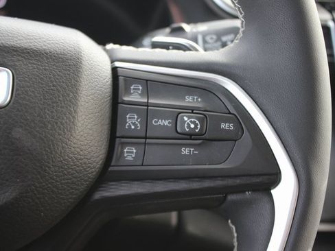 Used 2023 Jeep Grand Cherokee Altitude image 16