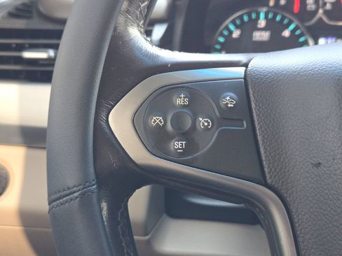 Used 2018 Chevrolet Suburban LT RWD image 23