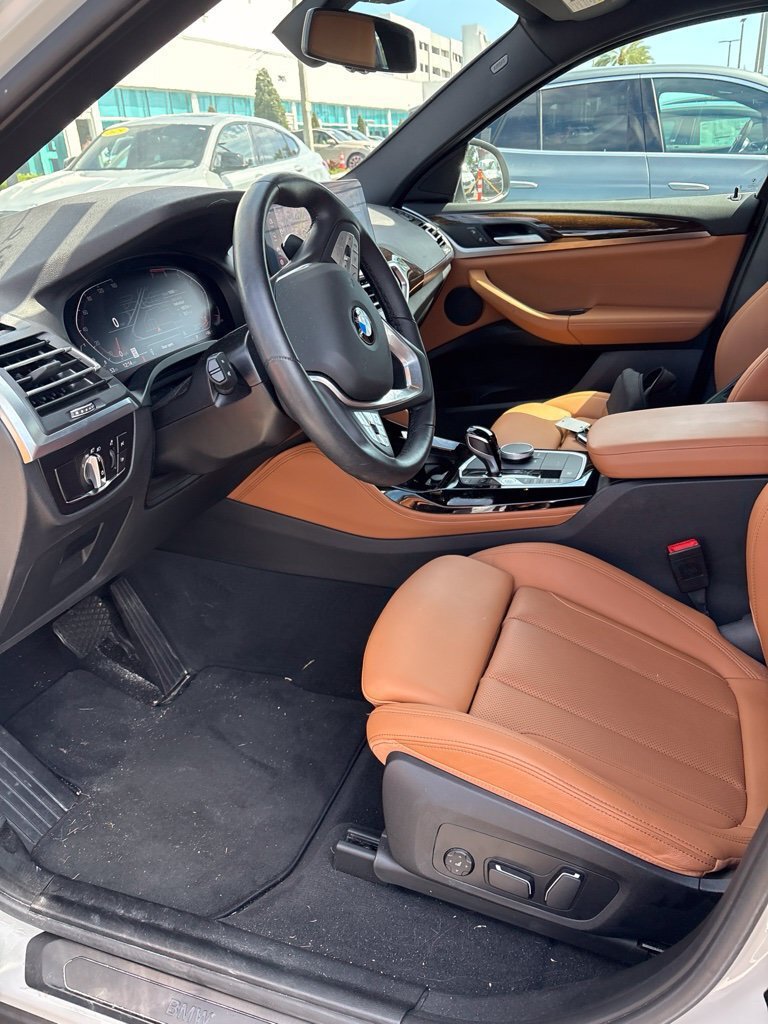Used 2024 BMW X4 xDrive30i w/ Premium Package AWD/4WD image 3