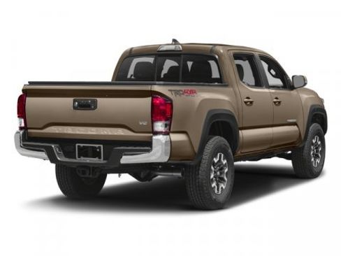 Used 2017 Toyota Tacoma TRD Off-Road image 2