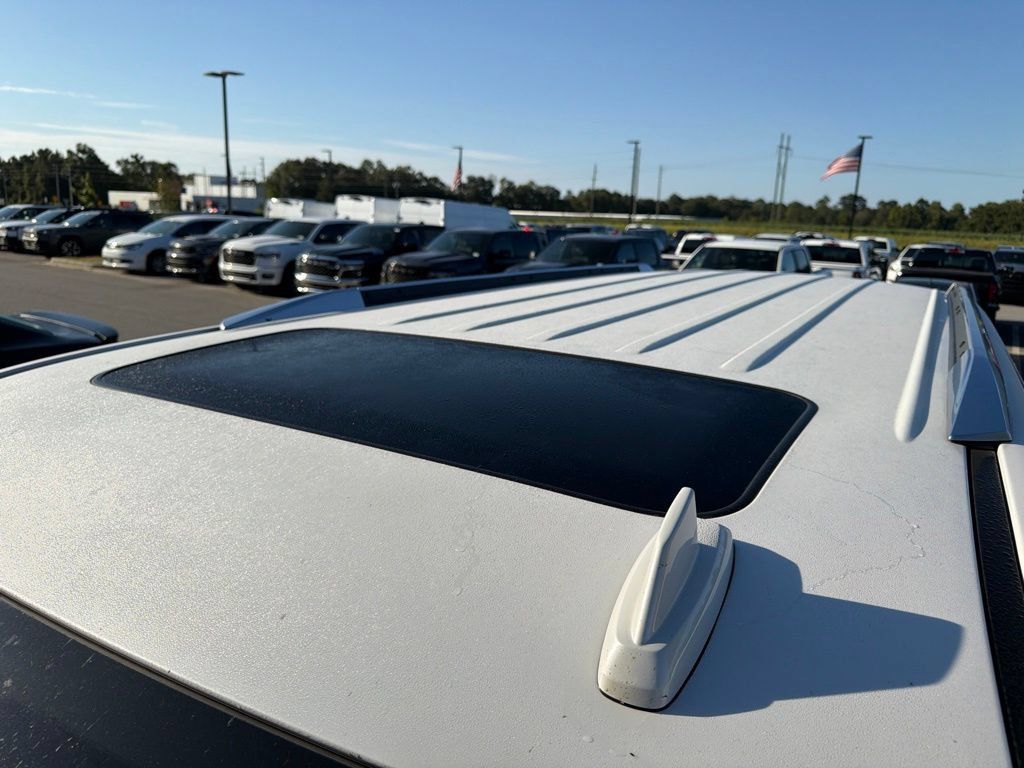 Used 2017 Cadillac Escalade ESV Platinum RWD image 2