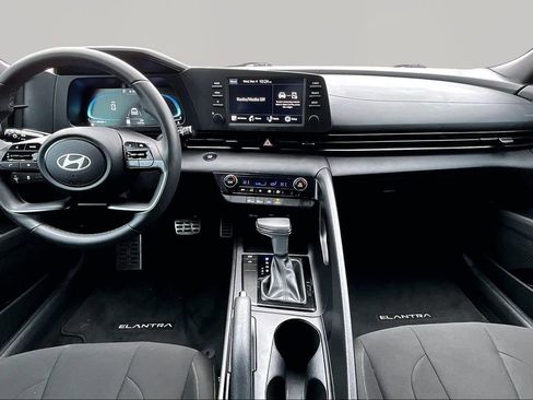 Used 2025 Hyundai Elantra Sport image 16