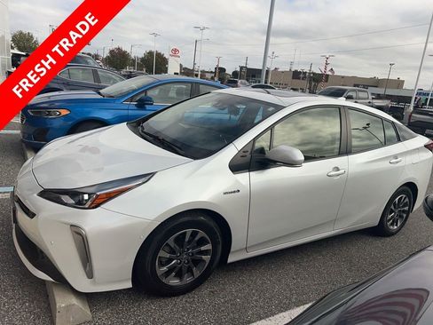 Used 2022 Toyota Prius LE image 1