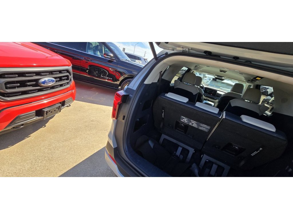 Used 2025 Kia Carnival EX FWD image 5