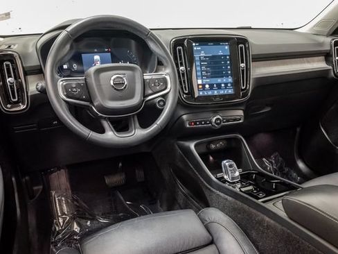 Used 2023 Volvo XC40 B5 Plus AWD/4WD image 7