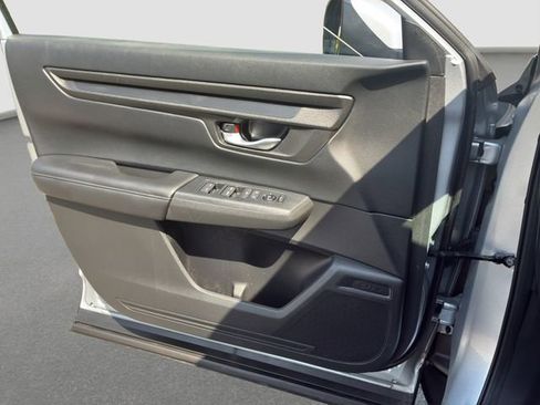 Used 2025 Honda CR-V EX image 12