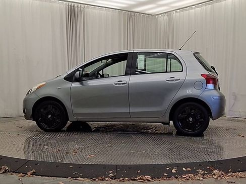 Used 2010 Toyota Yaris image 2