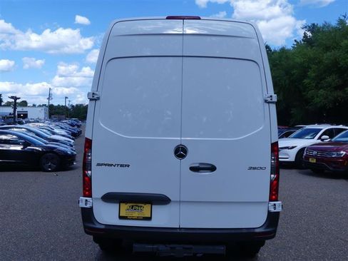 Used 2024 Mercedes-Benz Sprinter 2500 image 8