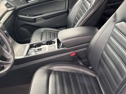 Used 2020 Ford Edge SEL image 4