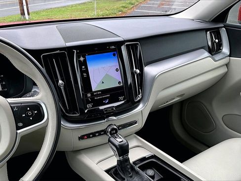 Used 2019 Volvo XC60 T5 Momentum w/ Premium Package image 6