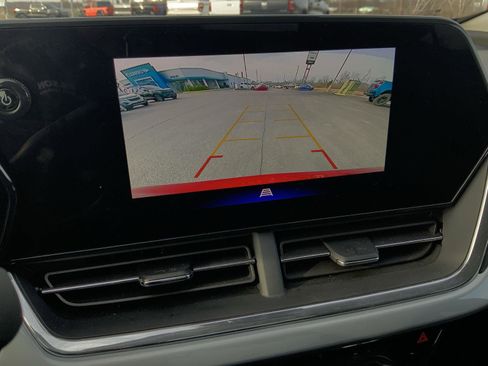 Used 2025 Chevrolet Trax LT w/ LT Convenience Package image 39