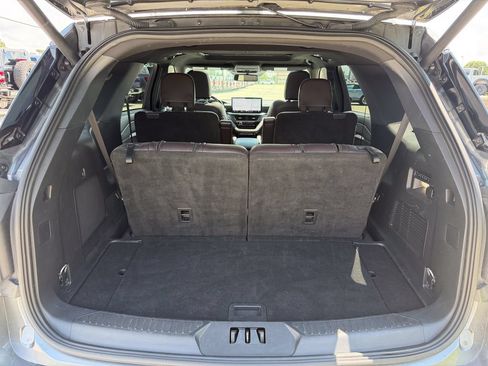 Certified 2025 Ford Explorer Platinum w/ LUX Leather Package AWD/4WD image 18