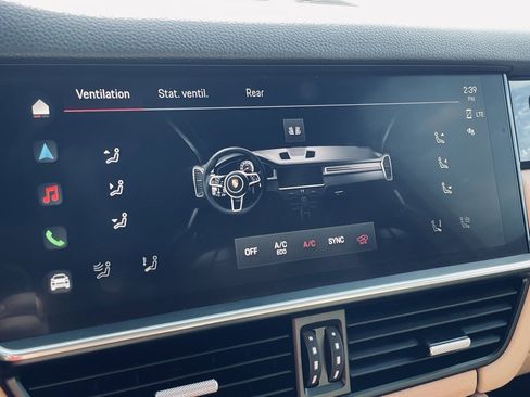 Used 2023 Porsche Cayenne Platinum Edition image 16