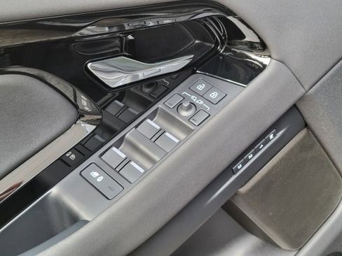 Used 2026 Land Rover Range Rover Evoque S image 27