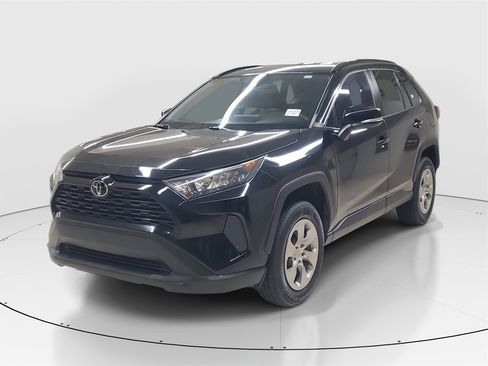 Used 2021 Toyota RAV4 LE image 3