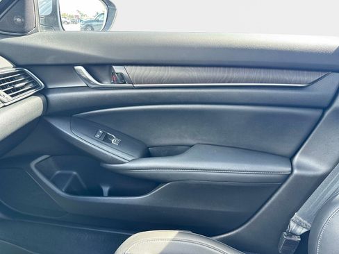 Used 2022 Honda Accord Touring image 19