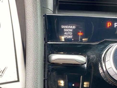 Used 2025 Jeep Grand Cherokee Limited image 13