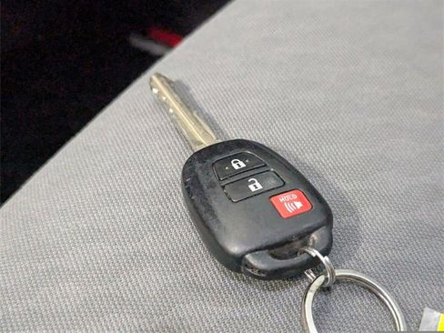 Used 2020 Toyota Tacoma SR5 image 21