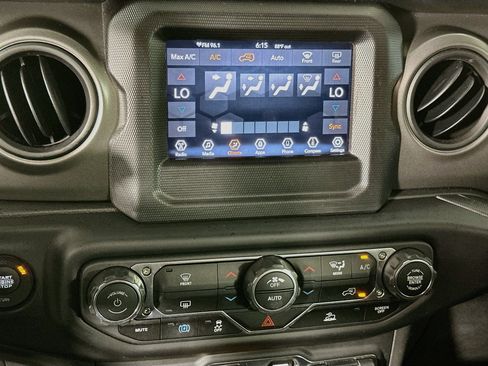 Used 2023 Jeep Wrangler Unlimited AWD/4WD image 22