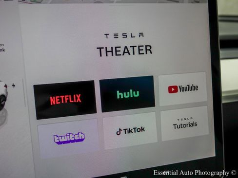 Used 2023 Tesla Model 3 Standard Range image 23