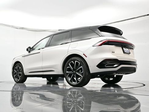 New 2025 Lincoln Nautilus Reserve image 45