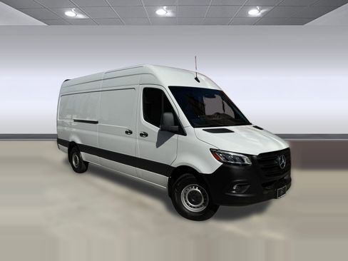 Used 2022 Mercedes-Benz Sprinter 2500 image 5