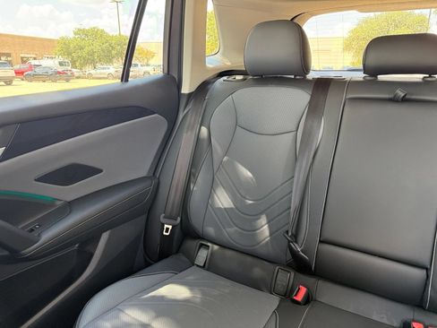 Used 2026 Volkswagen Tiguan SE AWD/4WD image 41