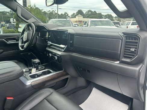 Used 2023 GMC Sierra 1500 SLT w/ SLT Premium Package AWD/4WD image 16
