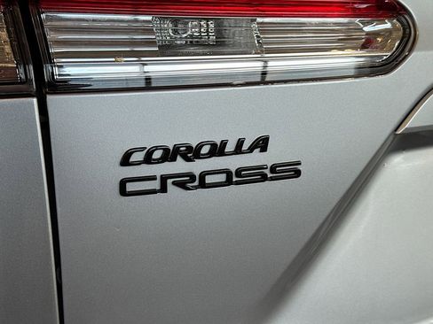 Used 2024 Toyota Corolla Cross AWD Hybrid image 20