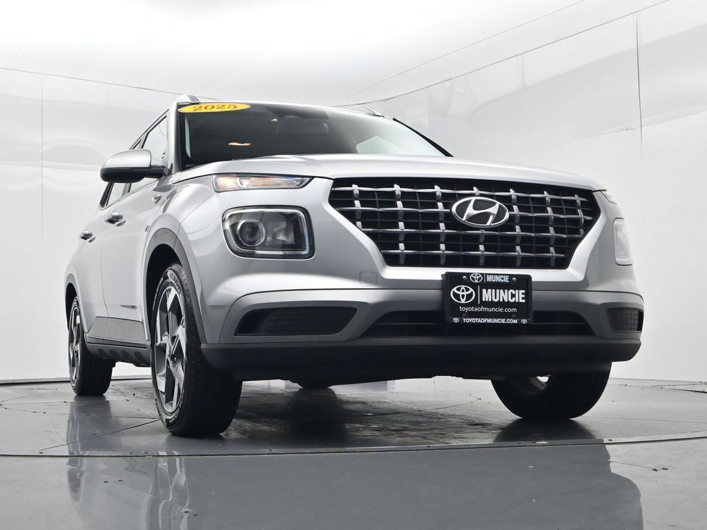 Used 2025 Hyundai Venue SEL FWD image 29