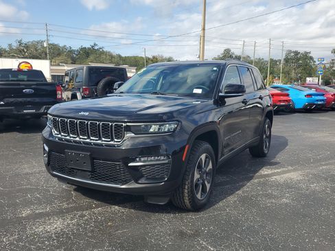 Used 2023 Jeep Grand Cherokee 4WD 4xe image 3