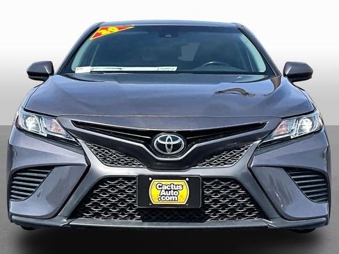 Used 2020 Toyota Camry SE FWD image 3