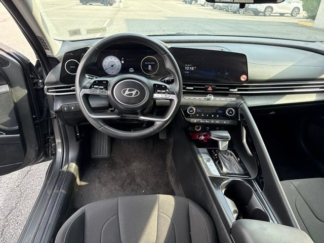 Used 2025 Hyundai Elantra SEL FWD image 10