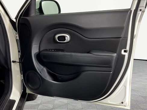 Used 2016 Kia Soul FWD image 25