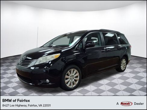 Used 2013 Toyota Sienna XLE image 1
