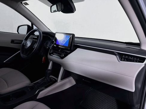 Used 2025 Toyota Corolla Cross L FWD image 31