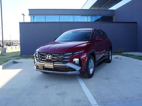 New 2026 Hyundai Tucson SE FWD image 2
