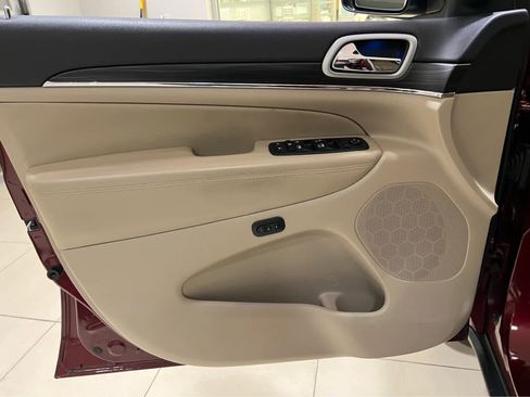 Used 2021 Jeep Grand Cherokee Limited image 14