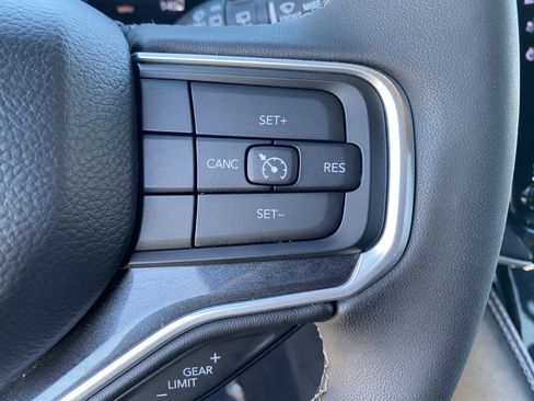 Used 2024 Jeep Wagoneer L 4WD image 30