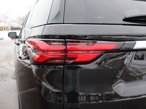 Used 2023 Chevrolet Traverse LT image 33