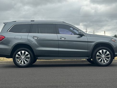 Used 2017 Mercedes-Benz GLS 450 4MATIC image 2
